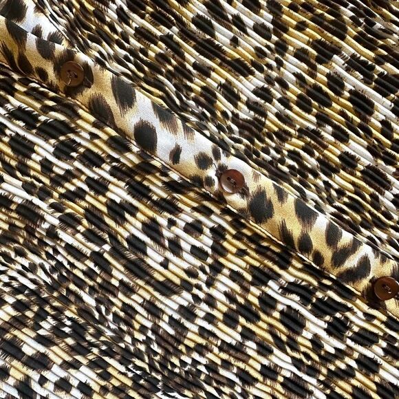 Essentials by Milano Pleated Leopard‎ Print Blouse Ruffle Flare Sleeves Sz S - Picture 2 of 4